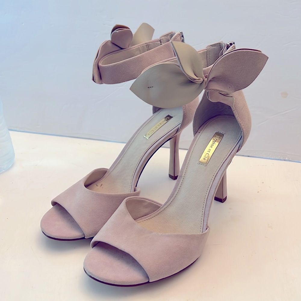 Louis et Cie Vince Camuto Suede Ankle Strap High Heel Shoes NEW